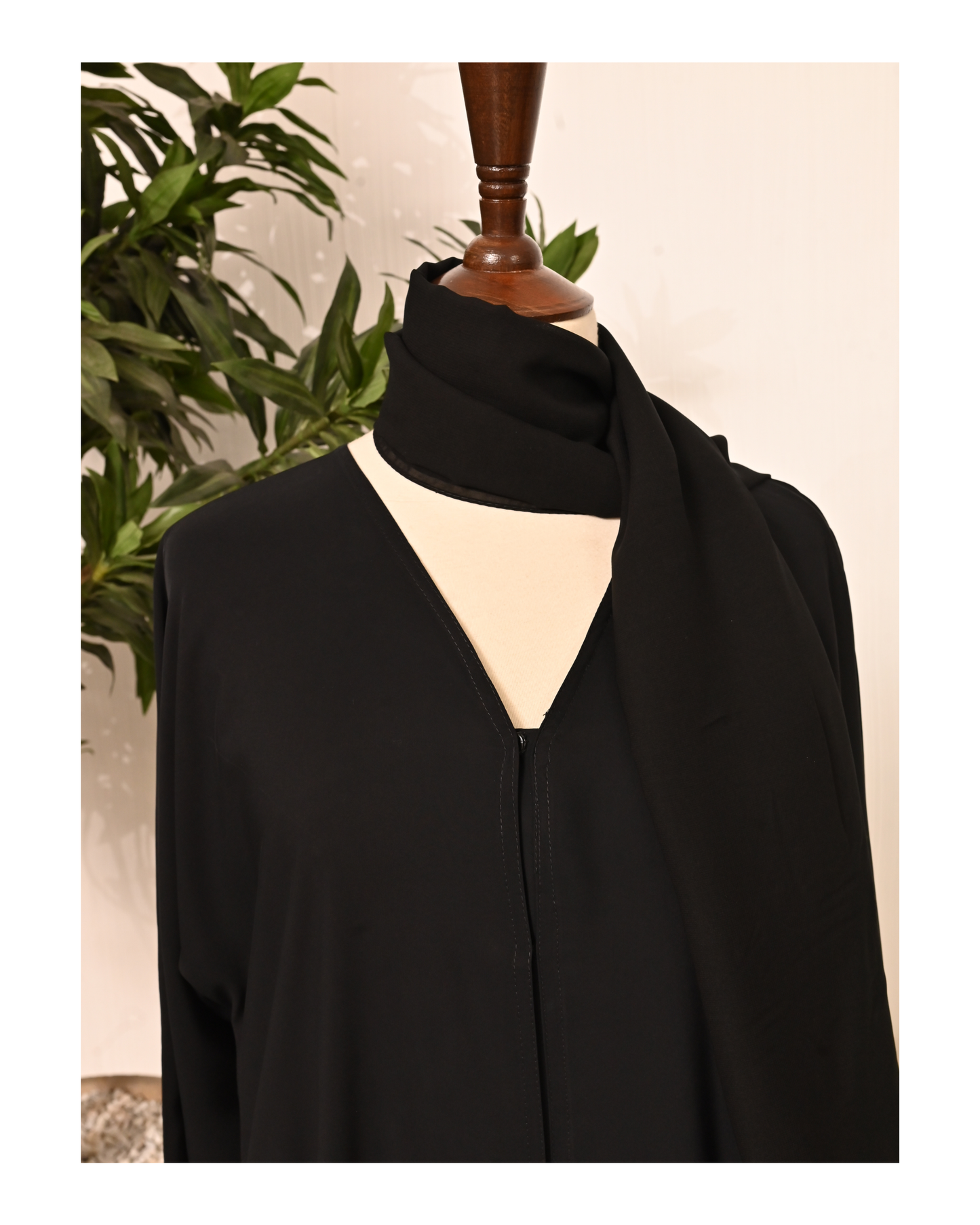 Nura Black & White  – Premium Emirati Abaya