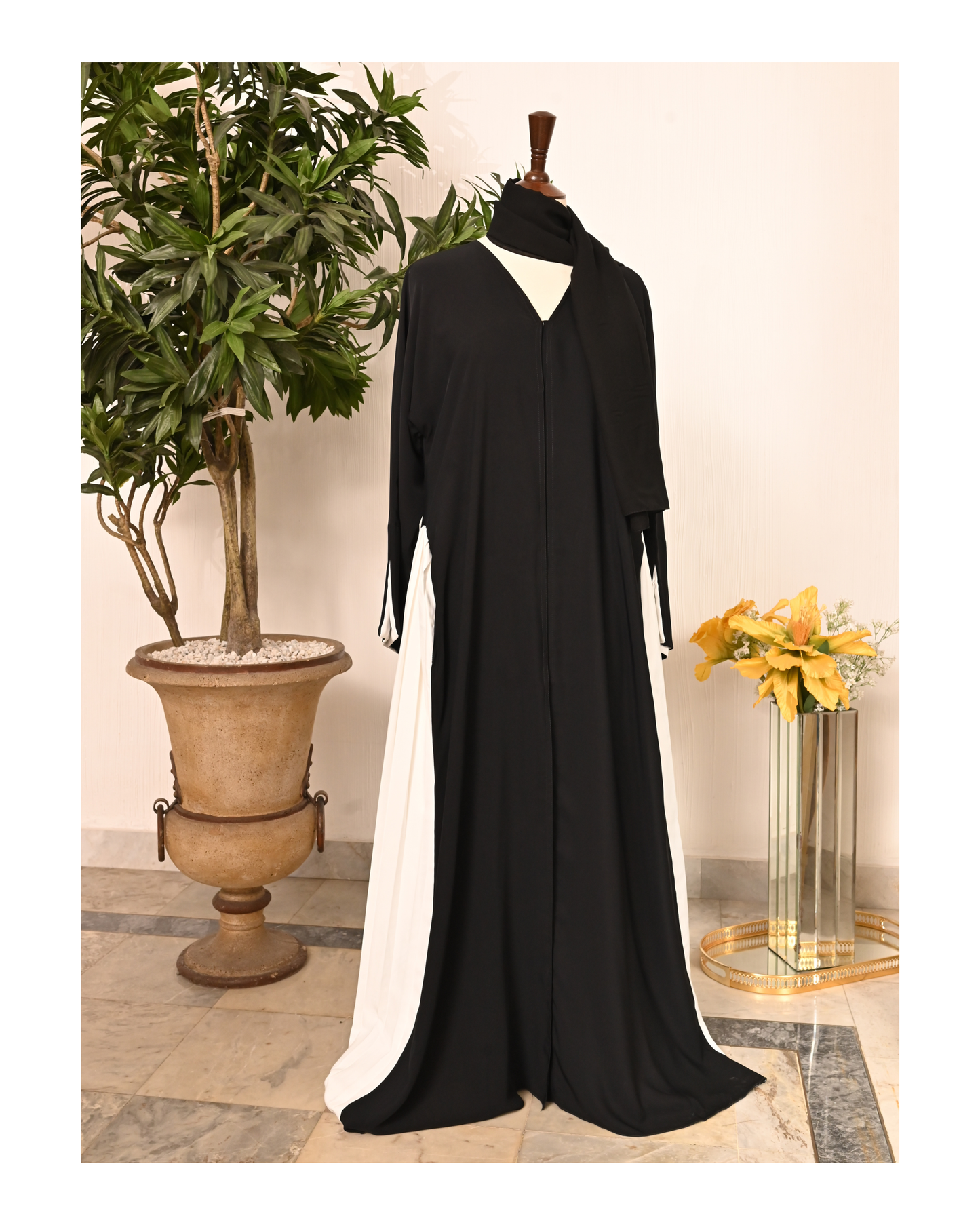 Nura Black & White  – Premium Emirati Abaya