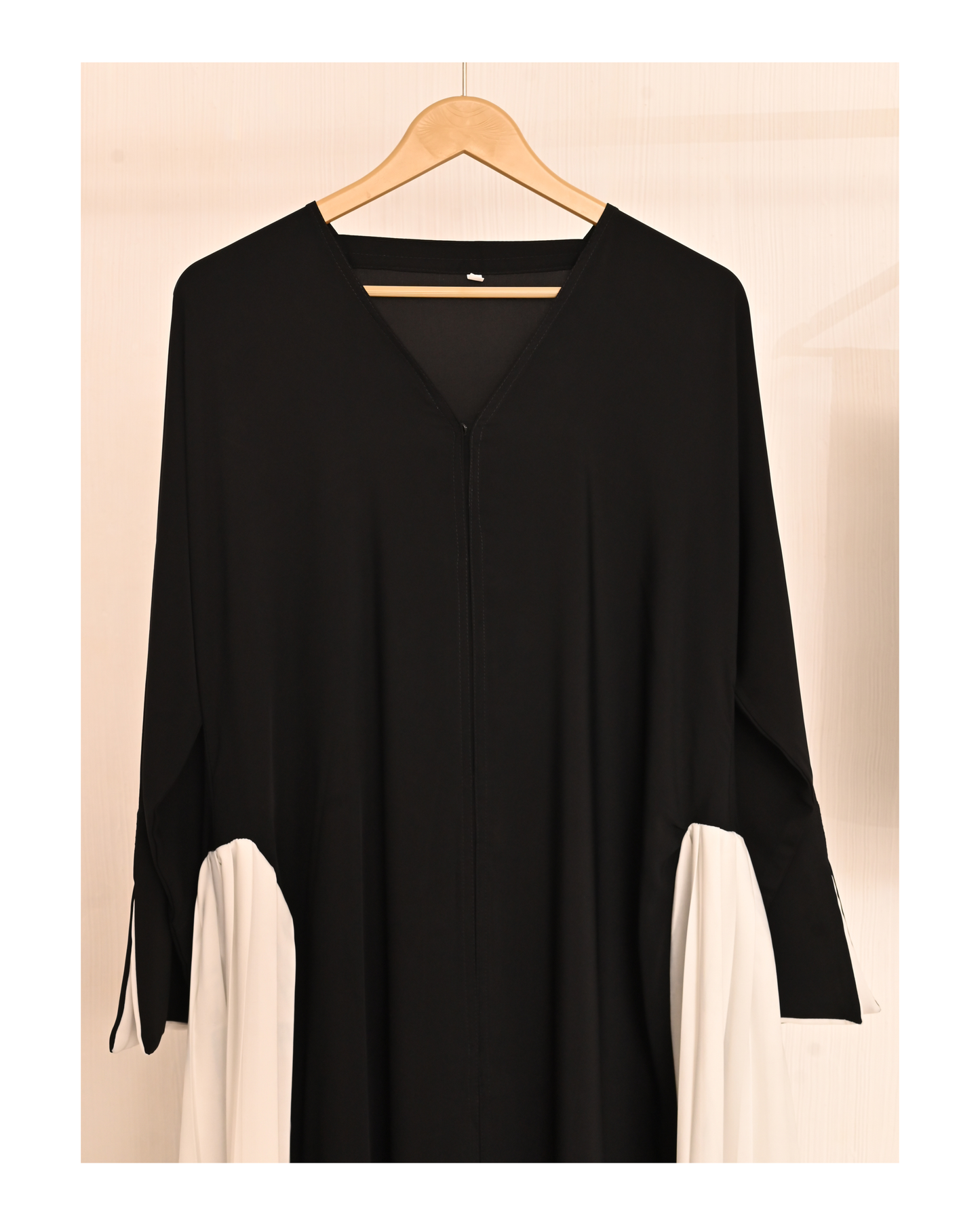 Nura Black & White  – Premium Emirati Abaya
