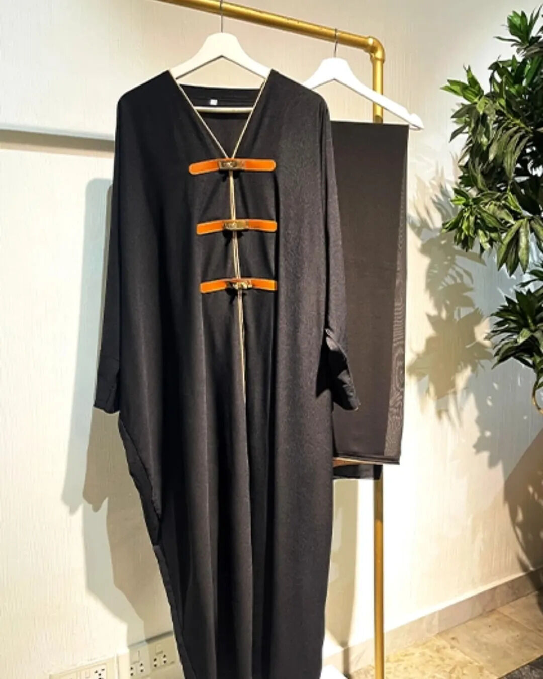 Zeen Black – Premium Emirati Open Abaya