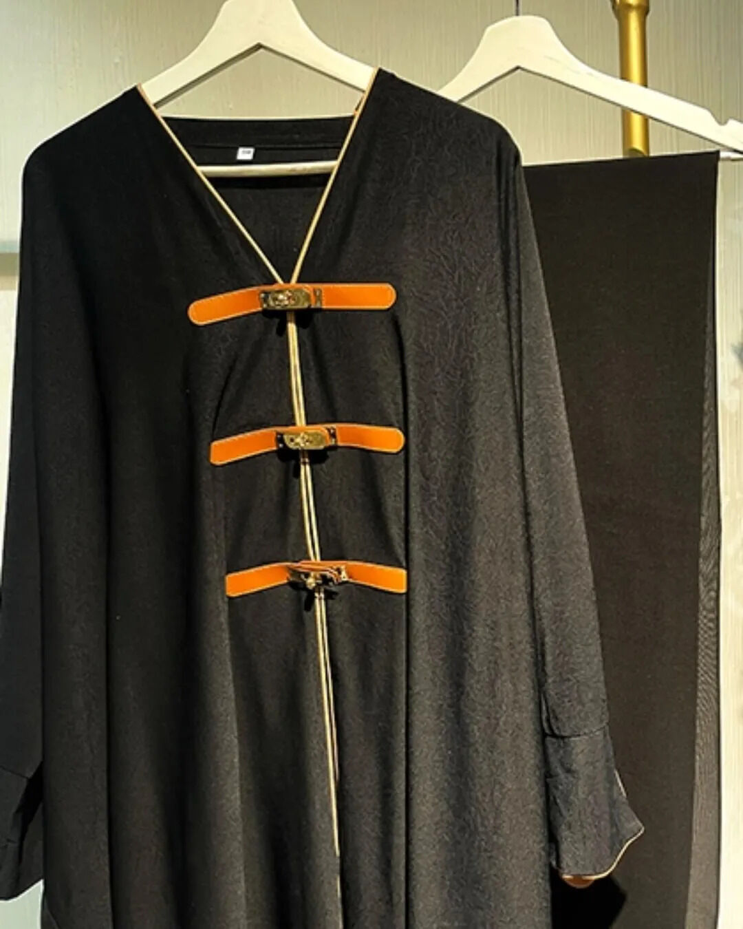 Zeen Black – Premium Emirati Open Abaya