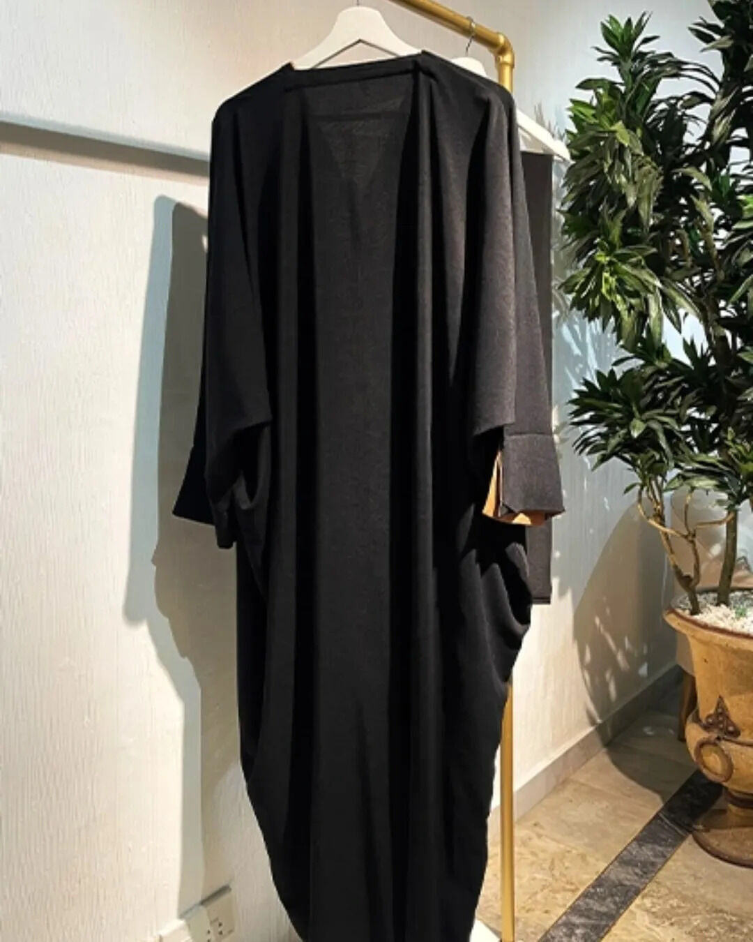 Zeen Black – Premium Emirati Open Abaya